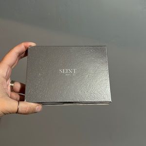 Seint compact